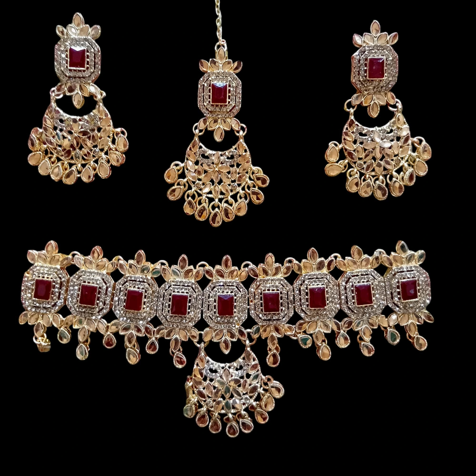 Buy Red and Gold colour jewellery set with necklace , earrings and tikka at best price in pakistan - Qureshi products