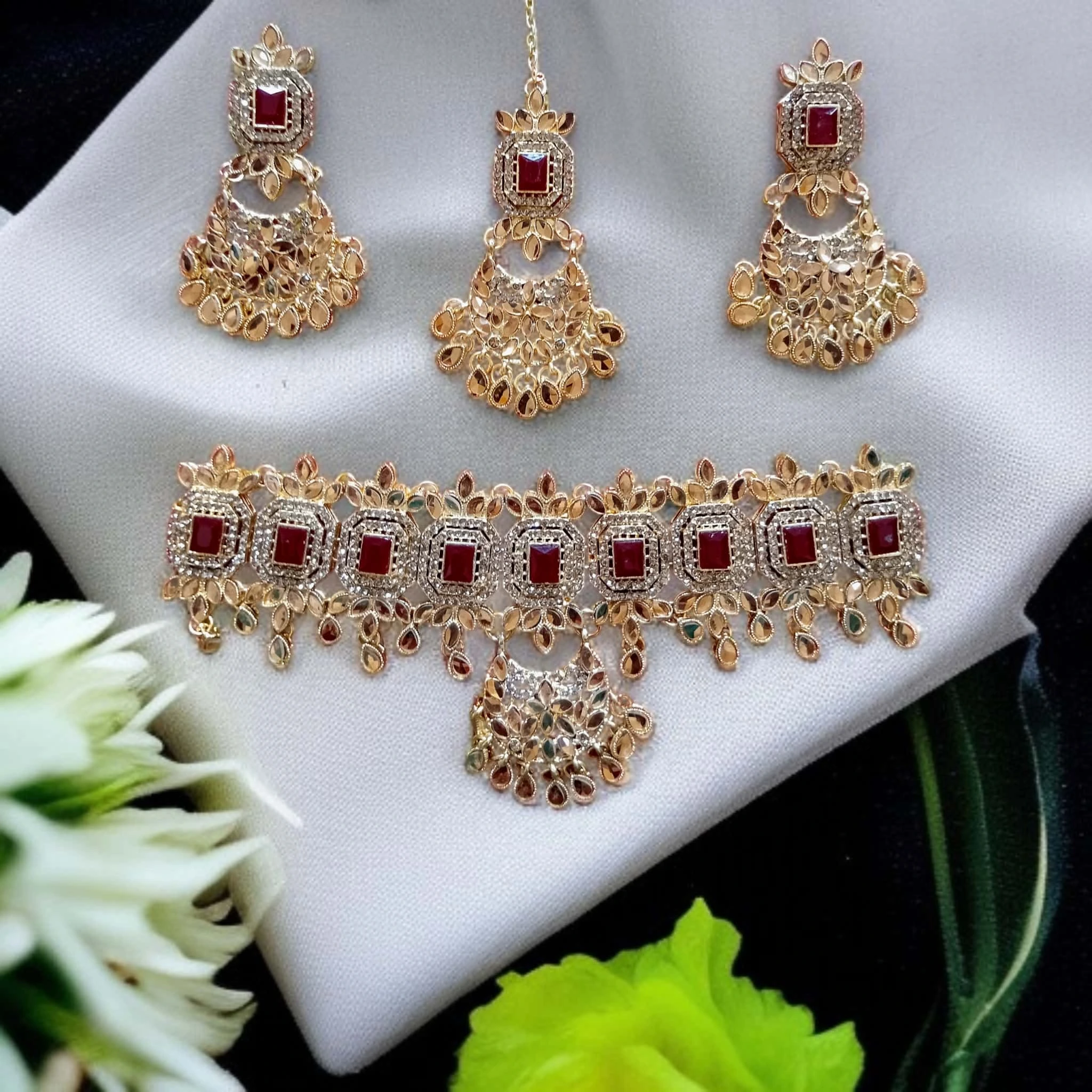 Buy Red and Gold colour jewellery set with necklace , earrings and tikka at best price in pakistan - Qureshi products