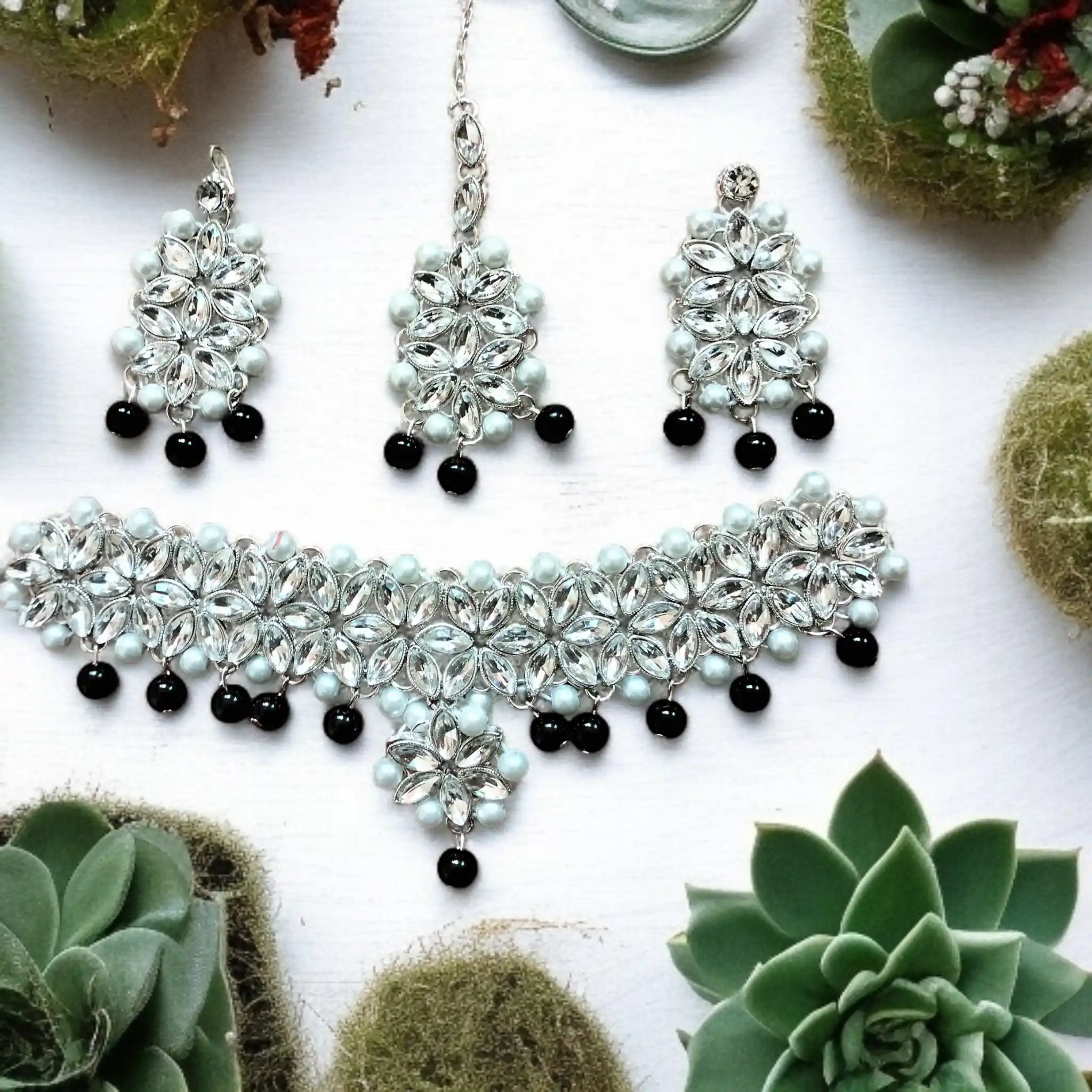 Buy Multi colour jewellery set with necklace , earrings and tikka at best price in Pakistan