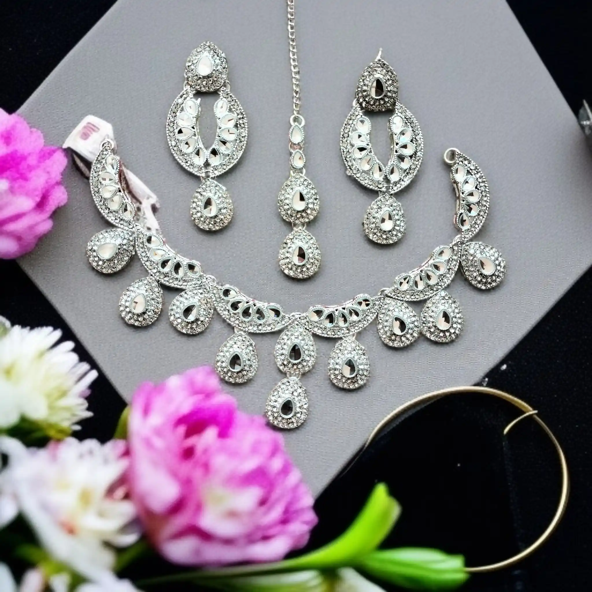 Buy White colour jewellery set with necklace , earrings and tikka at best price in Pakistan