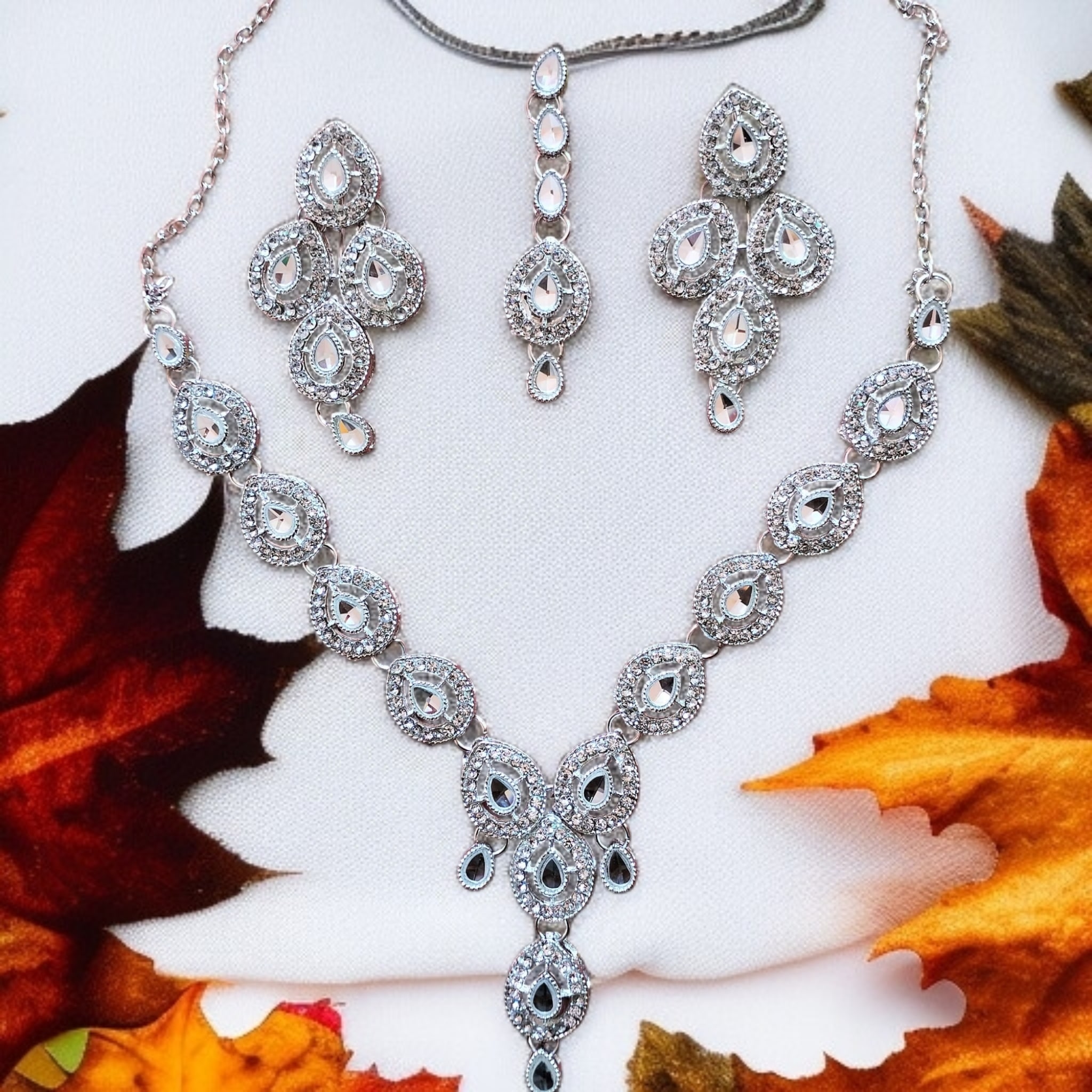 Buy White colour jewellery set with necklace , earrings and tikka at best price in Pakistan